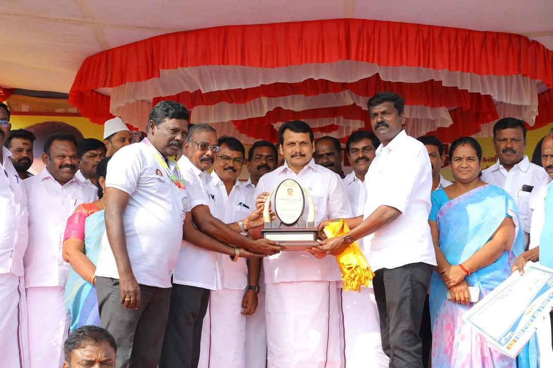 கரூர் மாவட்ட நிர்வாகிகள் மின்சாரத்துறை அமைச்சரை சந்தித்த நிகழ்வு